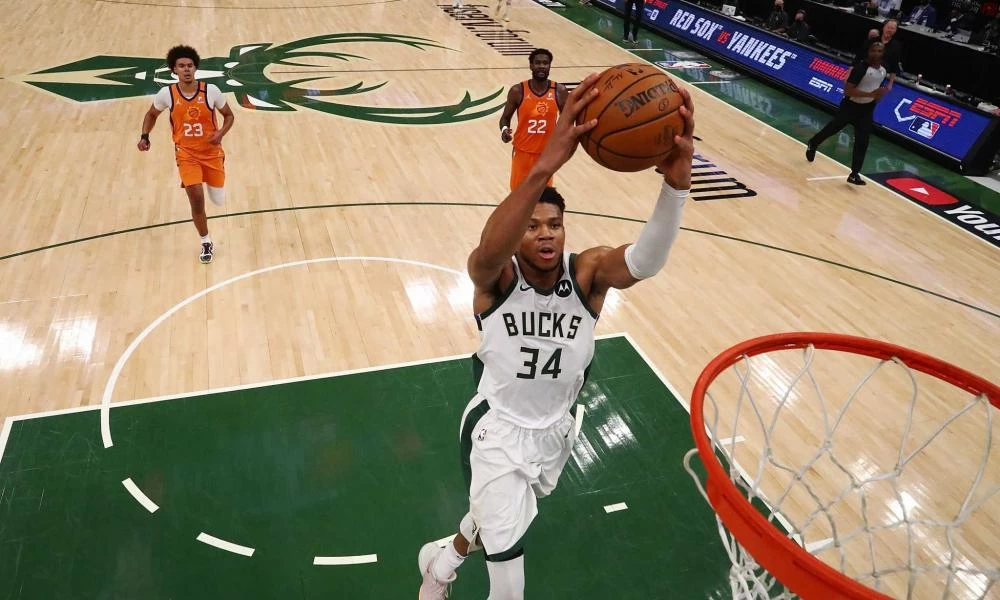 Αντετοκούνμπο: Τα «θαύματα» του «Greek Freak» κόντρα στους Σανς